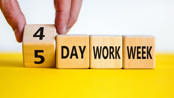 An image of four day working week